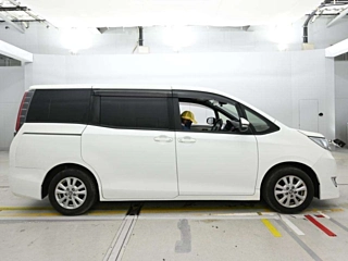TOYOTA NOAH X 2021